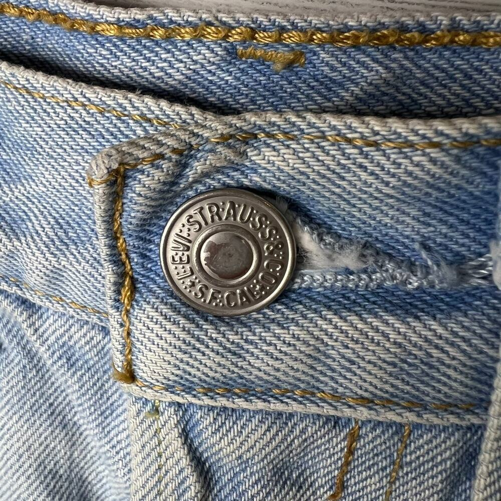 Levis Shorts Womens Size W24 Light Washed Button Fly Cut Off 100% Cotton Summer - Picture 9 of 16